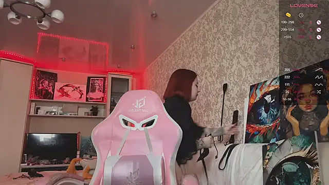 roouse – webcam model profile photo Image 14