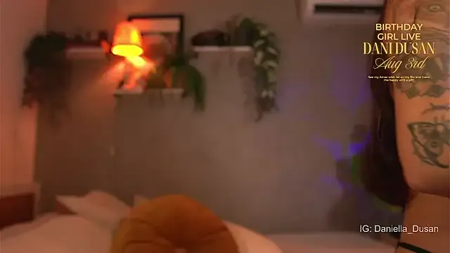 oxo_yuna_oxo – webcam model profile photo Image 3