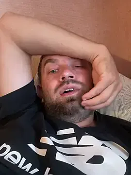 LT-333 – webcam model profile photo Image 9