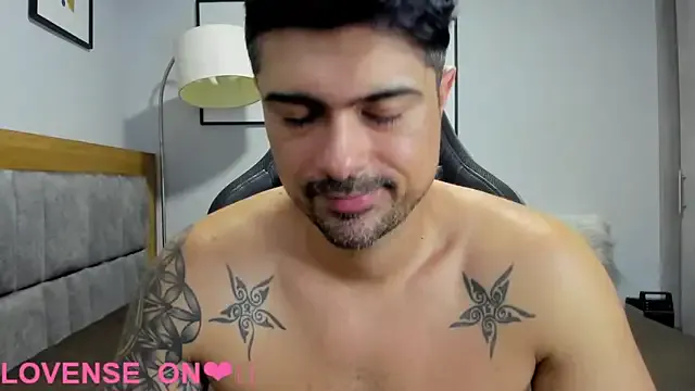  – webcam model profile photo Image 4