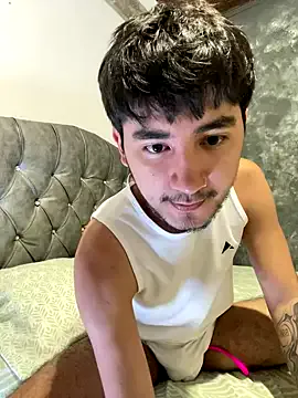 roouse – webcam model profile photo Image 12