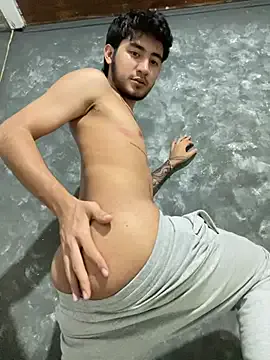 roouse – webcam model profile photo Image 2
