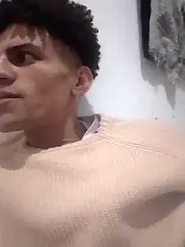 zui_lu – webcam model profile photo Image 13