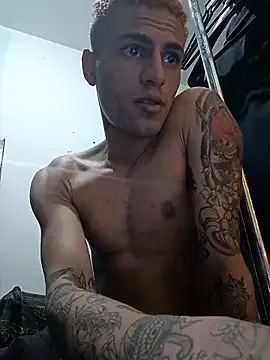 zui_lu – webcam model profile photo Image 18