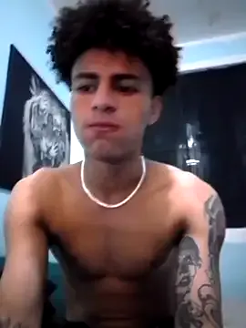 zui_lu – webcam model profile photo Image 9