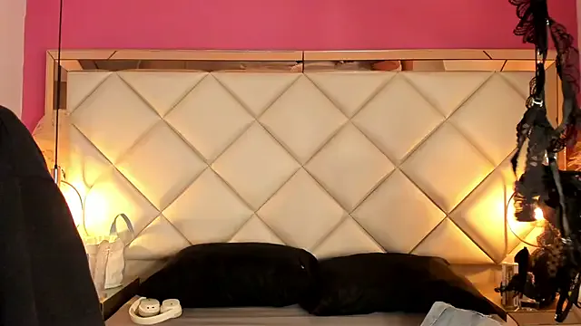 oxo_yuna_oxo – webcam model profile photo Image 5