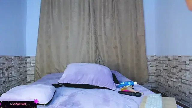 SEXYY_TRANSY_WITH_GIRL – webcam model profile photo Image 8