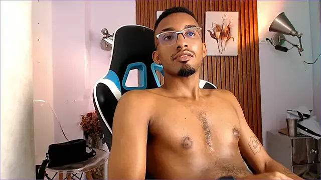 roouse – webcam model profile photo Image 11