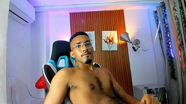 roouse – webcam model profile photo Image 17