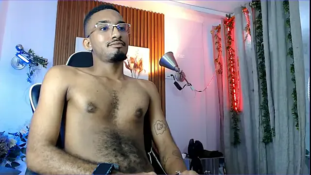 roouse – webcam model profile photo Image 3