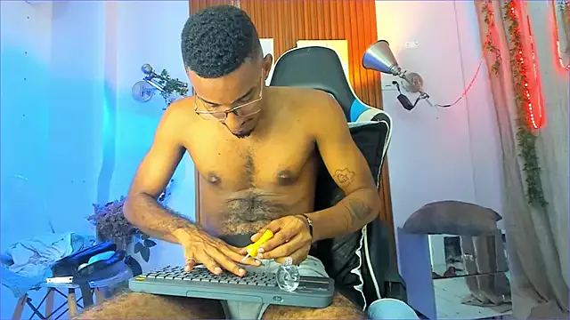 roouse – webcam model profile photo Image 5