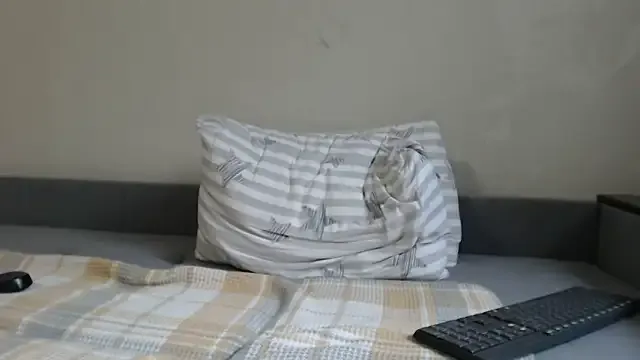 roouse – webcam model profile photo Image 11