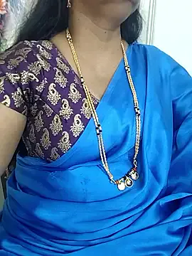 _Alicee_1 – webcam model profile photo Image 3