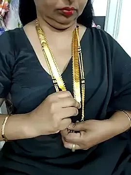 _Alicee_1 – webcam model profile photo Image 5