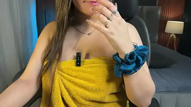  – webcam model profile photo Image 18