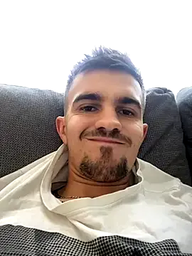 roouse – webcam model profile photo Image 15