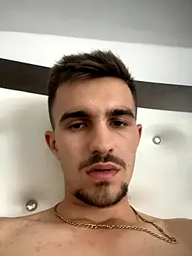 roouse – webcam model profile photo Image 16