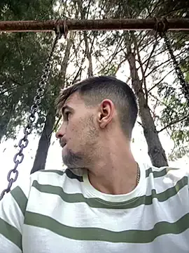 roouse – webcam model profile photo Image 3