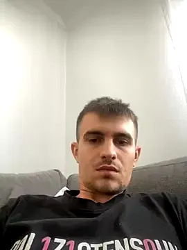 roouse – webcam model profile photo Image 9