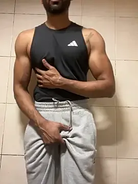 roouse – webcam model profile photo Image 15