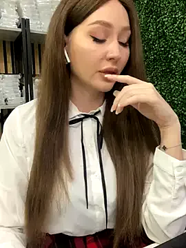 Nina – webcam model profile photo Image 6