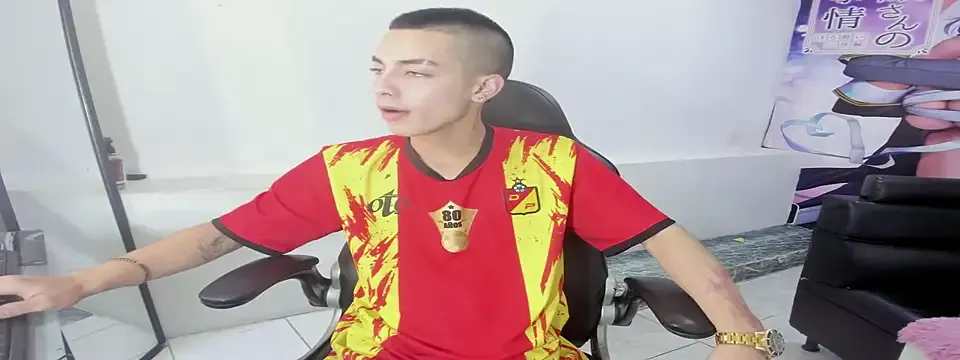 roouse – webcam model profile photo Image 11