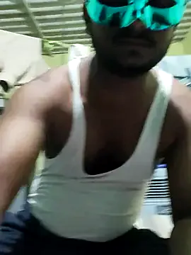 roouse – webcam model profile photo Image 6