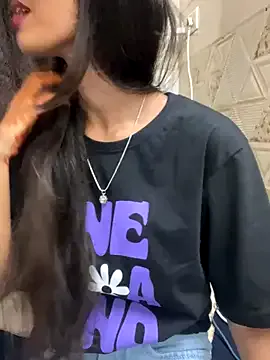 hina_porn – webcam model profile photo Image 11