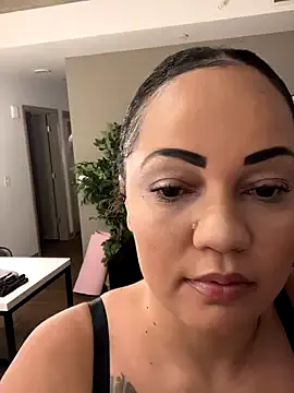 AryaCox – webcam model profile photo Image 9