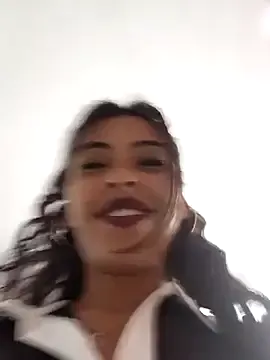 roouse – webcam model profile photo Image 12