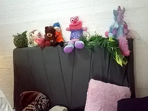 Awesomelusty – webcam model profile photo Image 5