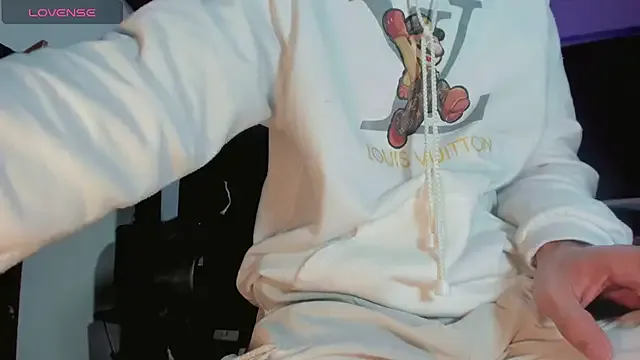 roouse – webcam model profile photo Image 13