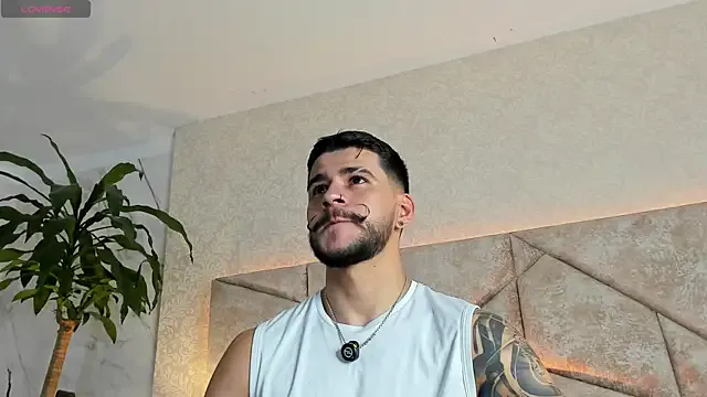 GouGou-111 – webcam model profile photo Image 15