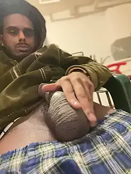 _Alicee_1 – webcam model profile photo Image 2