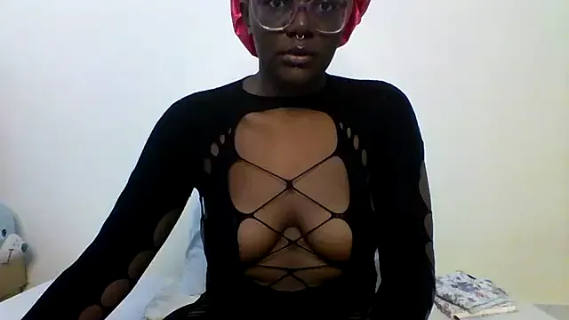 roouse – webcam model profile photo Image 19