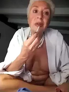 LT-333 – webcam model profile photo Image 18