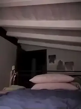 LT-333 – webcam model profile photo Image 19