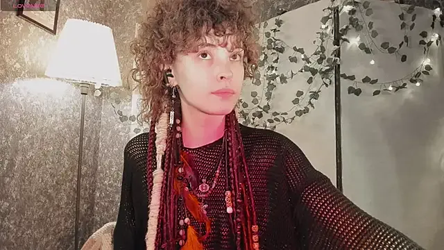 MiraKova – webcam model profile photo Image 10