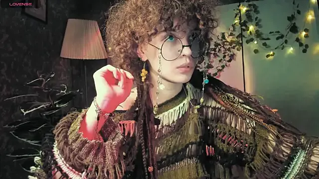 MiraKova – webcam model profile photo Image 13