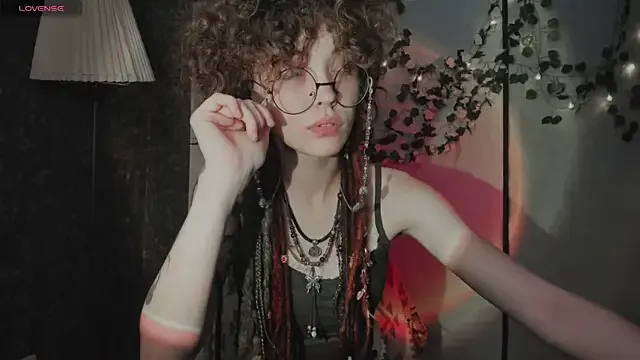 MiraKova – webcam model profile photo Image 14