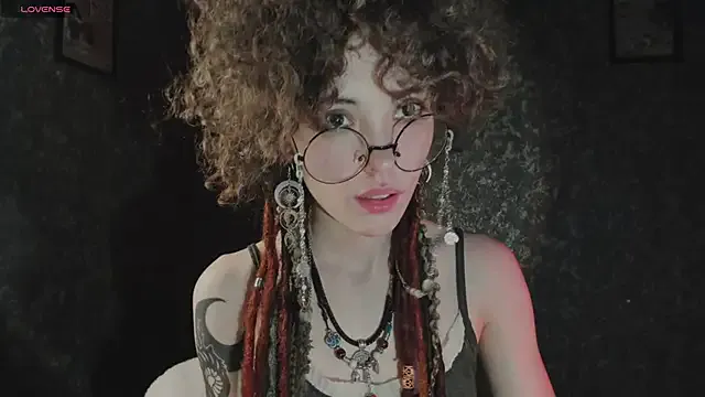 MiraKova – webcam model profile photo Image 19