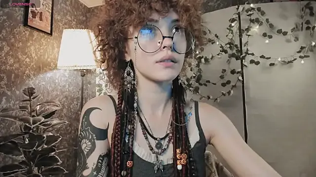 MiraKova – webcam model profile photo Image 8