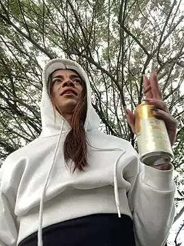 roouse – webcam model profile photo Image 5