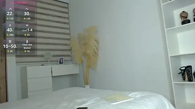 NaiaCollins – webcam model profile photo Image 10