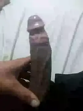roouse – webcam model profile photo Image 8