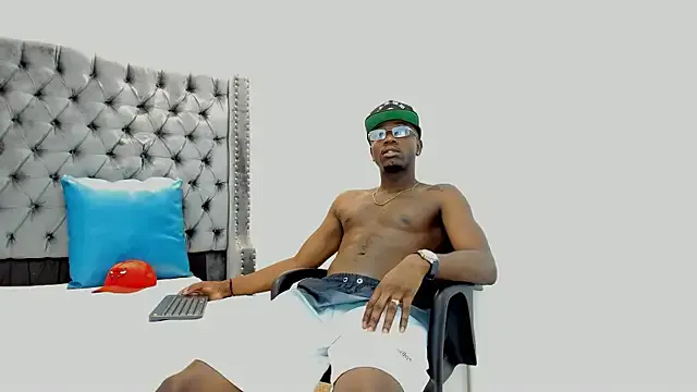 RollDolls – webcam model profile photo Image 8