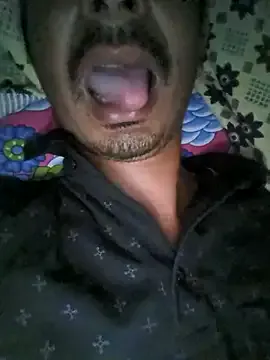  – webcam model profile photo Image 4