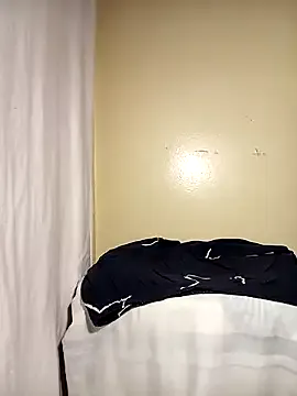 roouse – webcam model profile photo Image 10