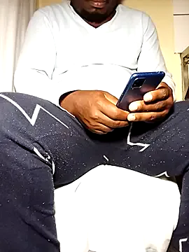 roouse – webcam model profile photo Image 11