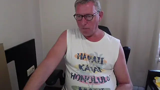 roouse – webcam model profile photo Image 2